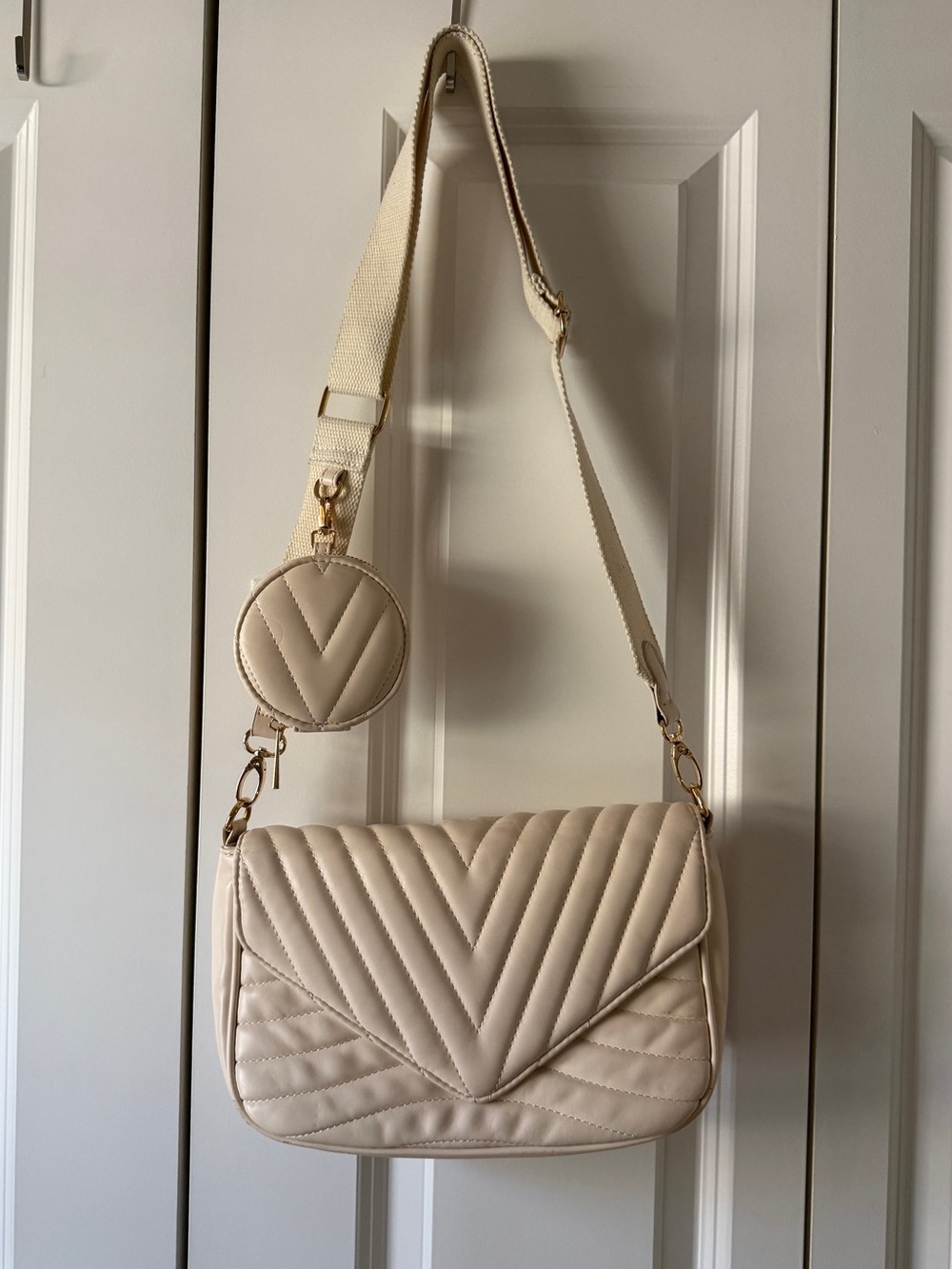 adjustable crossbody bag